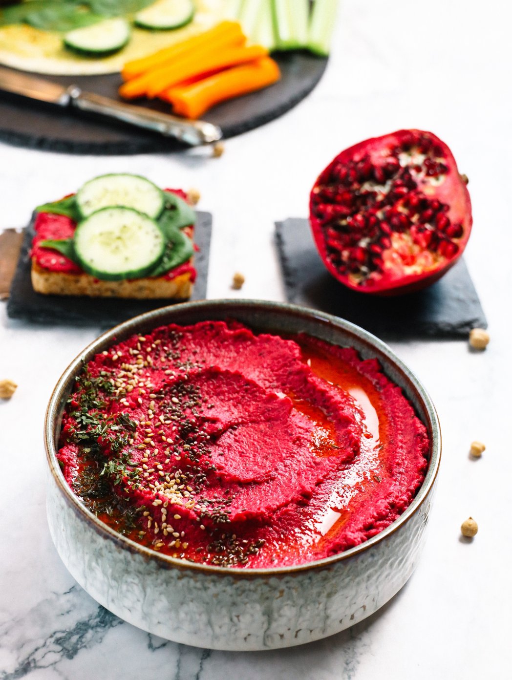 Hummus with beetroot