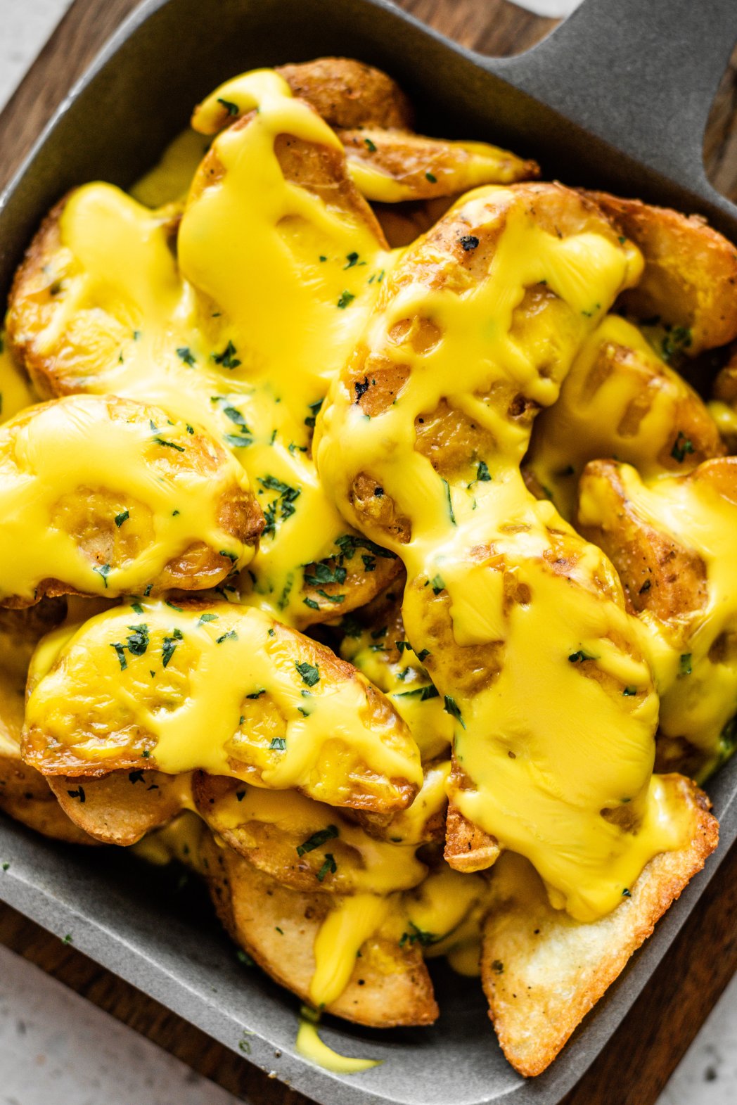 Homemade potato wedges with cheese sauce Homemade potato wedges with cheese sauce