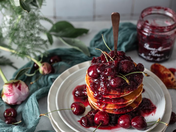Poppy pancakes with cherry compote