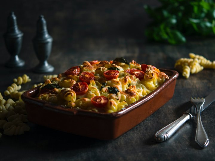 Baked pasta with zucchini and tomatoes