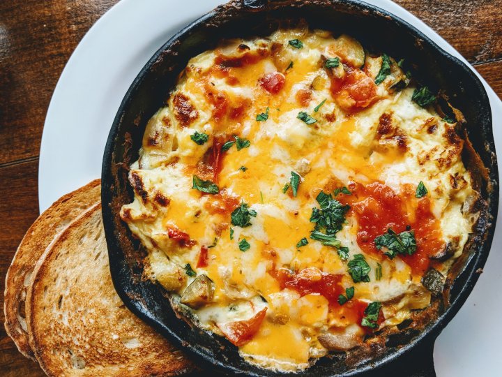 Egg omelette with spinach, tomato salsa