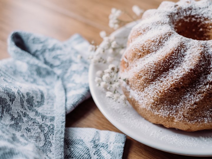 A fluffy cake
